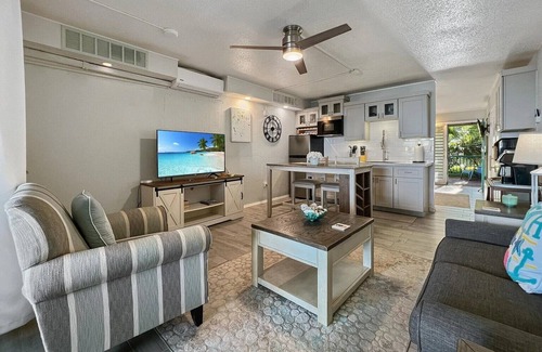 Estate Golden Rock Condominio | BEACHFRONT, GROUND FLOOR, 1 BEDROOM, NEWLY REMODELED
