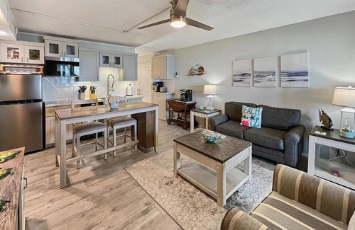 Estate Golden Rock Condominio | BEACHFRONT, GROUND FLOOR, 1 BEDROOM, NEWLY REMODELED