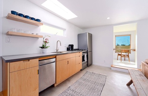Eastern Malibu Casa | Beachfront Guesthouse ☀️on Sandy Topanga Beach 🏄🏽♀️