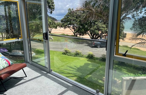 Doubtless Bay Apartamento | Beachfront Holiday for you! 2 bedroom sleeps up to 5 Pet Friendly Nautilus House