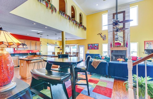 San Luis Casa | Beachfront Home w/ Deck + Views in Freeport!