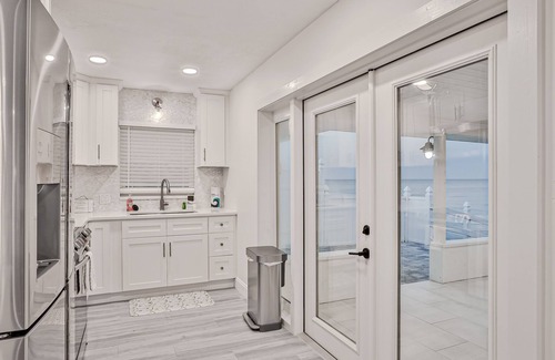 Painters Hill Cabaña | Beachfront home w/ private lanai and deck - walk to the beach