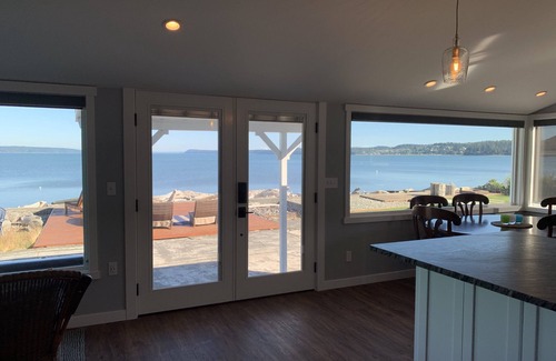 Camano Island Casa | ¡Casa frente a la playa con kayaks, SUP, fogón, gran cubierta, aire acondicionado y más!