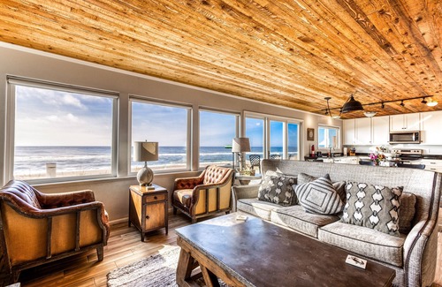 Neskowin Casa | Beachfront home with ocean-view hot tub & wood-burning fireplace - dog-friendly