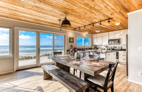 Neskowin Casa | Beachfront home with ocean-view hot tub & wood-burning fireplace - dog-friendly