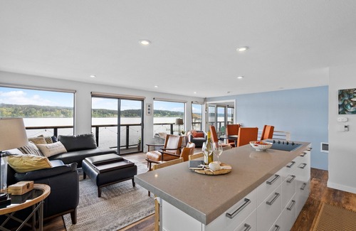 Olalla Casa | Beachfront House- Kayaks- Bouy