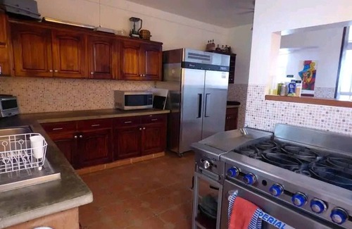 Poneloya Casa | Casa Frente al Mar con Piscina - Perfecta para 12 Personas