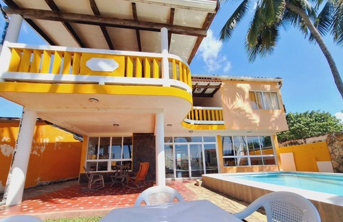 Poneloya Casa | Casa Frente al Mar con Piscina - Perfecta para 12 Personas