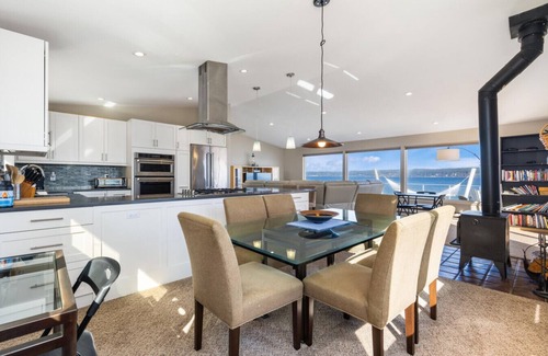 Adelma Beach Apartamento | Hot Tub I Waterfront I Whale Watching