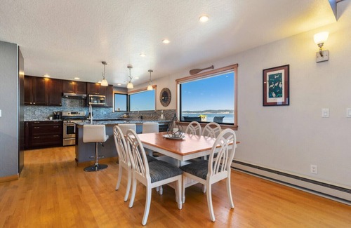 Bells Beach Casa | Beachfront I Whale Watch I SUP I Dogs Ok