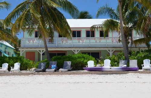 Spanish Wells Apartamento | Estudio grande de un dormitorio frente a la playa, se puede agregar un estudio contiguo para hacer 2/2.