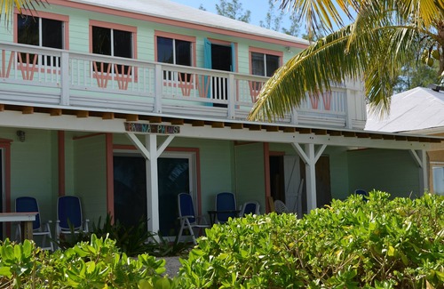 Spanish Wells Apartamento | Estudio grande de un dormitorio frente a la playa, se puede agregar un estudio contiguo para hacer 2/2.