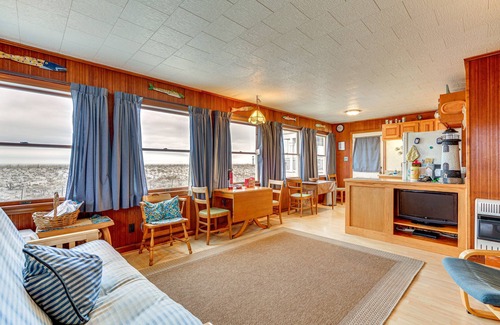 Ortley Beach Casa | Beachfront Lavallette Home - 2 Mi to Casino Pier!