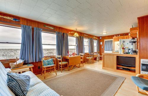 Ortley Beach Casa | Beachfront Lavallette Home - 2 Mi to Casino Pier!