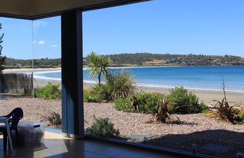 Primrose Sands Casa | Frogmouth Cottage - Live on The Beach Experience - La única casa en la playa