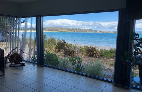 Primrose Sands Casa | Frogmouth Cottage - Live on The Beach Experience - La única casa en la playa
