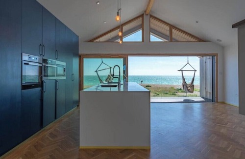 Shoreham-by-Sea Casa | Beachfront luxury modern open plan Townhouse.