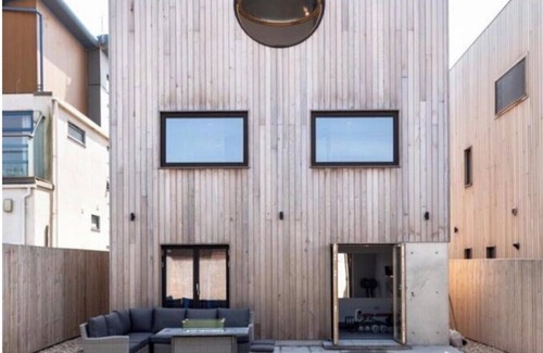Shoreham-by-Sea Casa | Beachfront luxury modern open plan Townhouse.