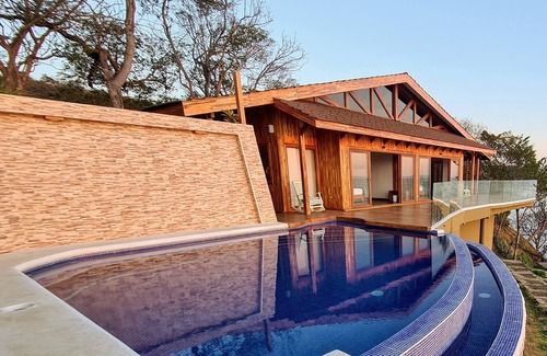 San Juan del Sur Casa | BEACHFRONT LUXURY -180° BAY VIEWS - INFINITY POOL - AND STUNNING OUTDOOR SPACES