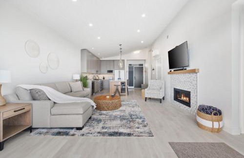 Black Creek Apartamento | Beachfront Luxury Suite #15 at THE BEACH HOUSE