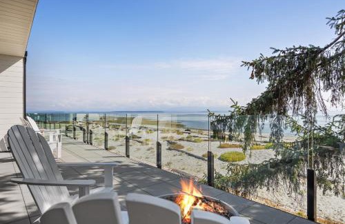 Black Creek Casa | Beachfront Luxury Suite #21 at THE BEACH HOUSE