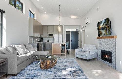 Black Creek Casa | Beachfront Luxury Suite #21 at THE BEACH HOUSE