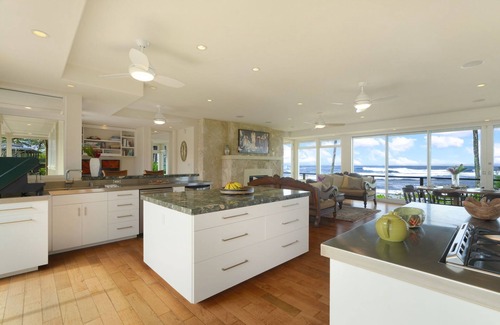 Wainiha Casa | Casa de ensueño de lujo frente al mar con A / C y gimnasio! Disponible para alquileres!