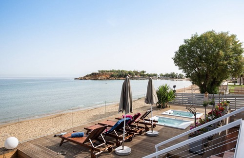 Agii Apostoli Villa | Villa de lujo frente al mar con bañera de hidromasaje y vista al atardecer