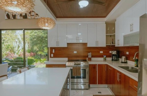 Parrita Casa | Beachfront-Luxury-Wildlife-Fast internet