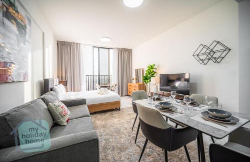 Al Hamra Village Apartamento | Beachfront - Modern Studio - Brand New