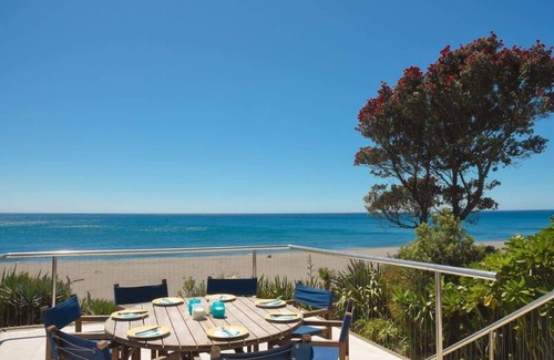 Oakura Casa | Beachfront Oakura with Stunning Views