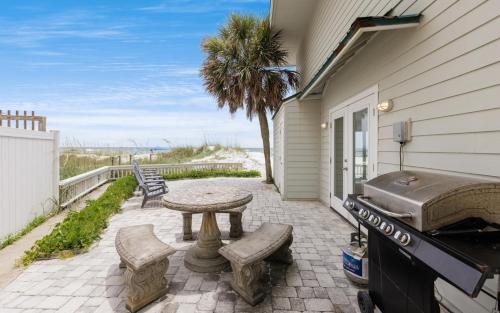 Sunnyside Apartamento | Beachfront Oasis by Oversee 30A