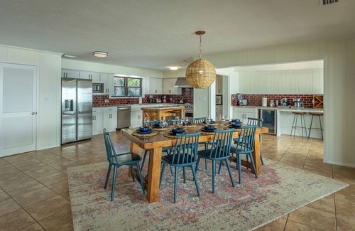 St. George Island Casa | Frente a la playa, 5 dormitorios, piscina grande rodeada de palmeras con área de comedor para 12 personas, cocina del chef