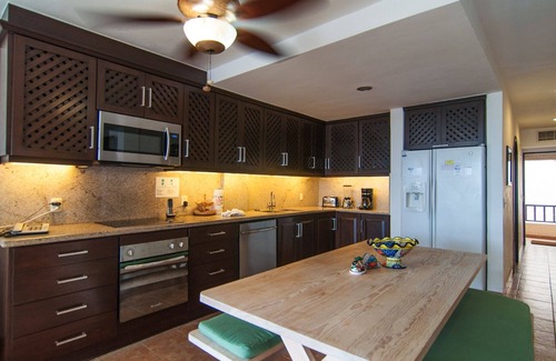 Área de Playacar Fase I Condominio | Frente a la playa Xaman Ha Condo # 7121 Pasos de 5th Ave en comunidad privada