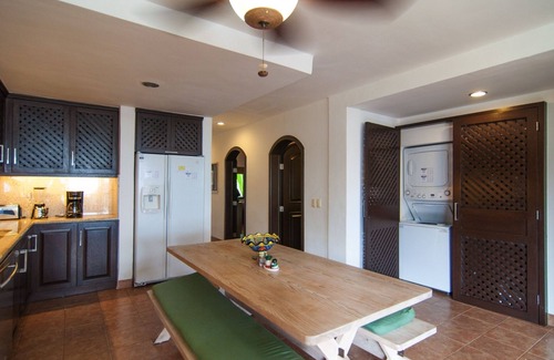 Área de Playacar Fase I Condominio | Frente a la playa Xaman Ha Condo # 7121 Pasos de 5th Ave en comunidad privada