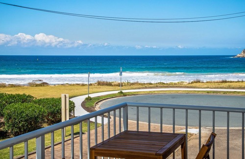 Malua Bay Apartamento | Beachfront, ocean views, family friendly!
