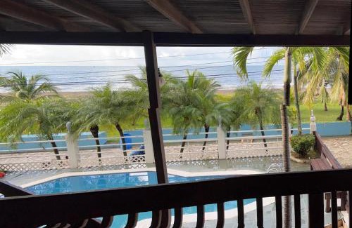 Omoa Casa | Beachfront Omoa Getaway, Pool, Pool Table For 10
