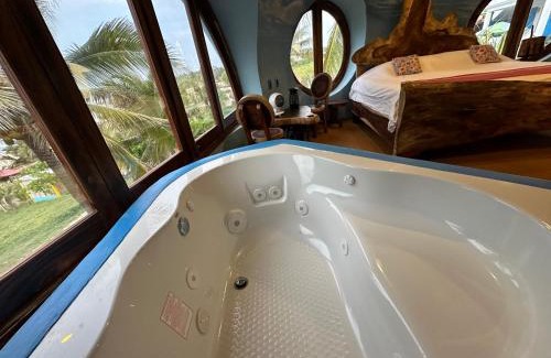Santa María Tonameca Hotel | Beachfront Paradise Boutique Hotel - Alebrijes Jacuzzi Villa