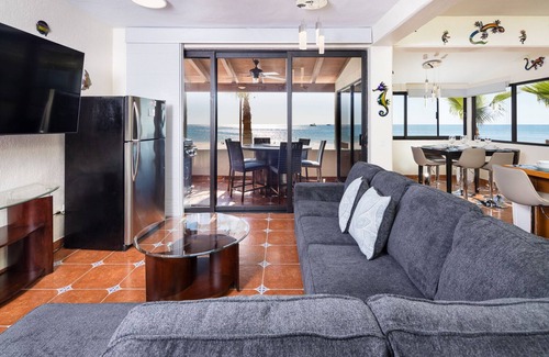 Ferrocarrilera Casa | Beachfront Paradise 2 BR 2 BA in Las Gaviotas Resort 1st FL Unit 413