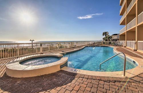 Lower Grand Lagoon Apartamento | Beachfront PCB Condo with Resort Pool, Gym and Hot Tub