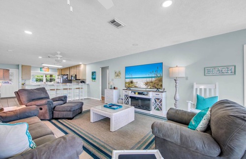 West Panama City Beach Casa | 🏖️BeachFront-Pet Friendly-Belle's Beach House🏖️