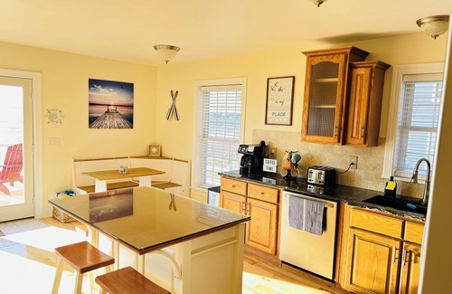 Sylvan Beach Casa | Beachfront Peaceful 4 bedroom House at Sylvan Beach. Family Friendly Sleeps 10!