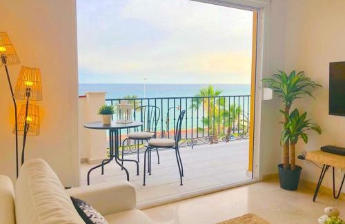 La Capellania Apartamento | Beachfront Penthouse - Heated Jacuzzi, BBQ & Bikes