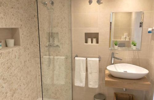 La Capellania Apartamento | Beachfront Penthouse - Heated Jacuzzi, BBQ & Bikes
