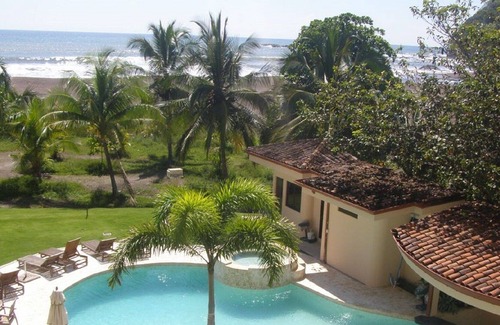 Barrio Los Faroles Condominio | Perfección frente al mar, vista a la montaña y la selva tropical - Playa Jacó en Tres Regalos