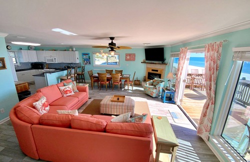 Surf Side Shores Casa | Beachfront, Pet Friendly w/Amazing views