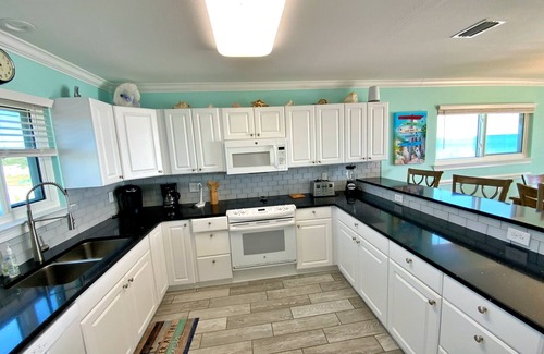 Surf Side Shores Casa | Beachfront, Pet Friendly w/Amazing views