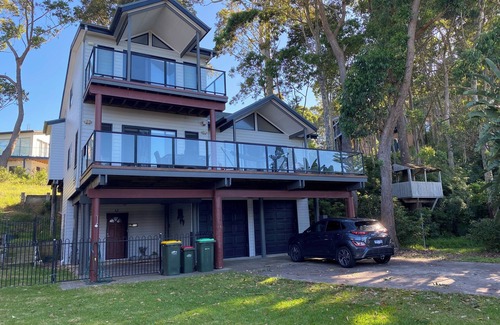 Long Beach Casa | Beachfront, pet friendly, tri-level home in quiet leafy location with views
