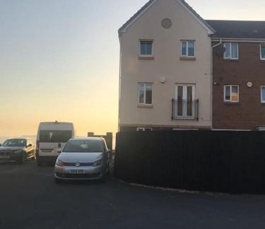 Port Talbot Casa | Beachfront pet friendly townhouse, Stunning views
