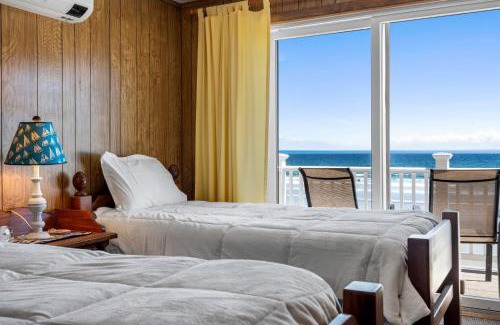 York Beach Casa | Beachfront Pet Friendly Sleeps 15 and BBQ